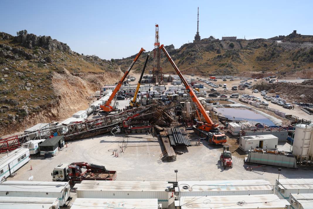 Gabar Dağı'nda ölen mühendise son veda! Petrol sahasında sondaj kulesi devrilmişti 32